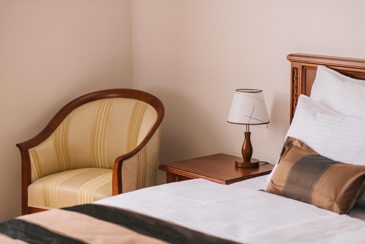 Hotel Stara Lika Госпич Экстерьер фото