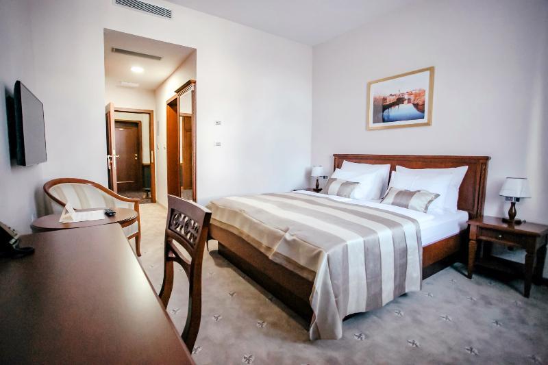 Hotel Stara Lika Госпич Экстерьер фото
