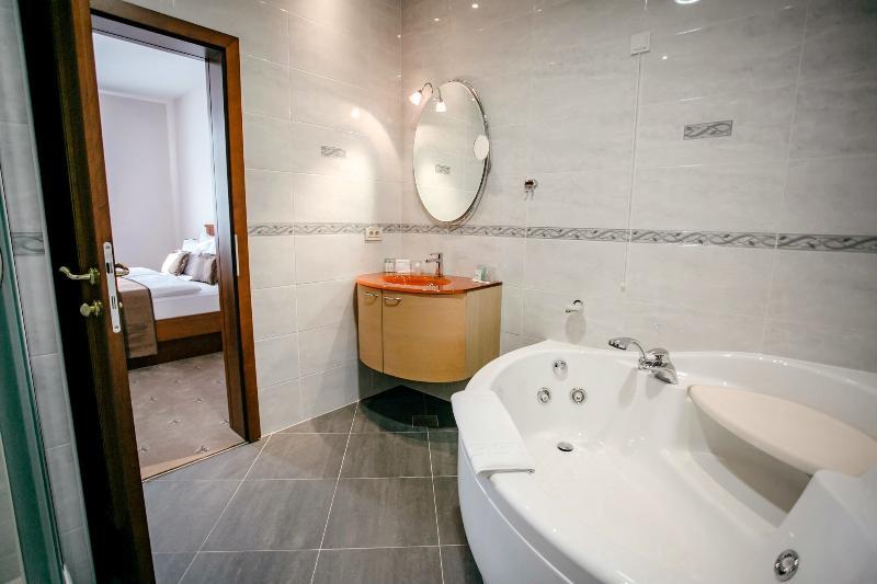 Hotel Stara Lika Госпич Экстерьер фото