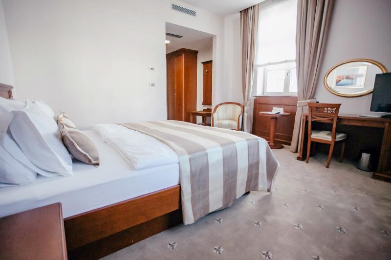 Hotel Stara Lika Госпич Экстерьер фото