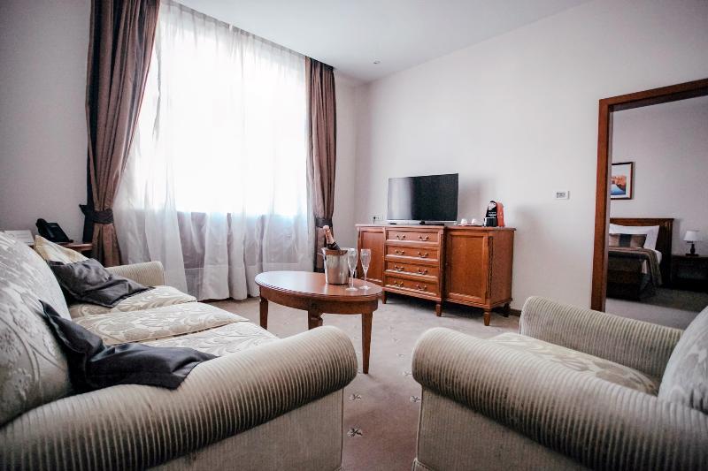 Hotel Stara Lika Госпич Экстерьер фото