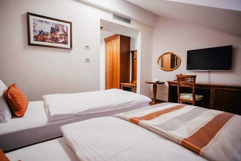 Hotel Stara Lika Госпич Экстерьер фото