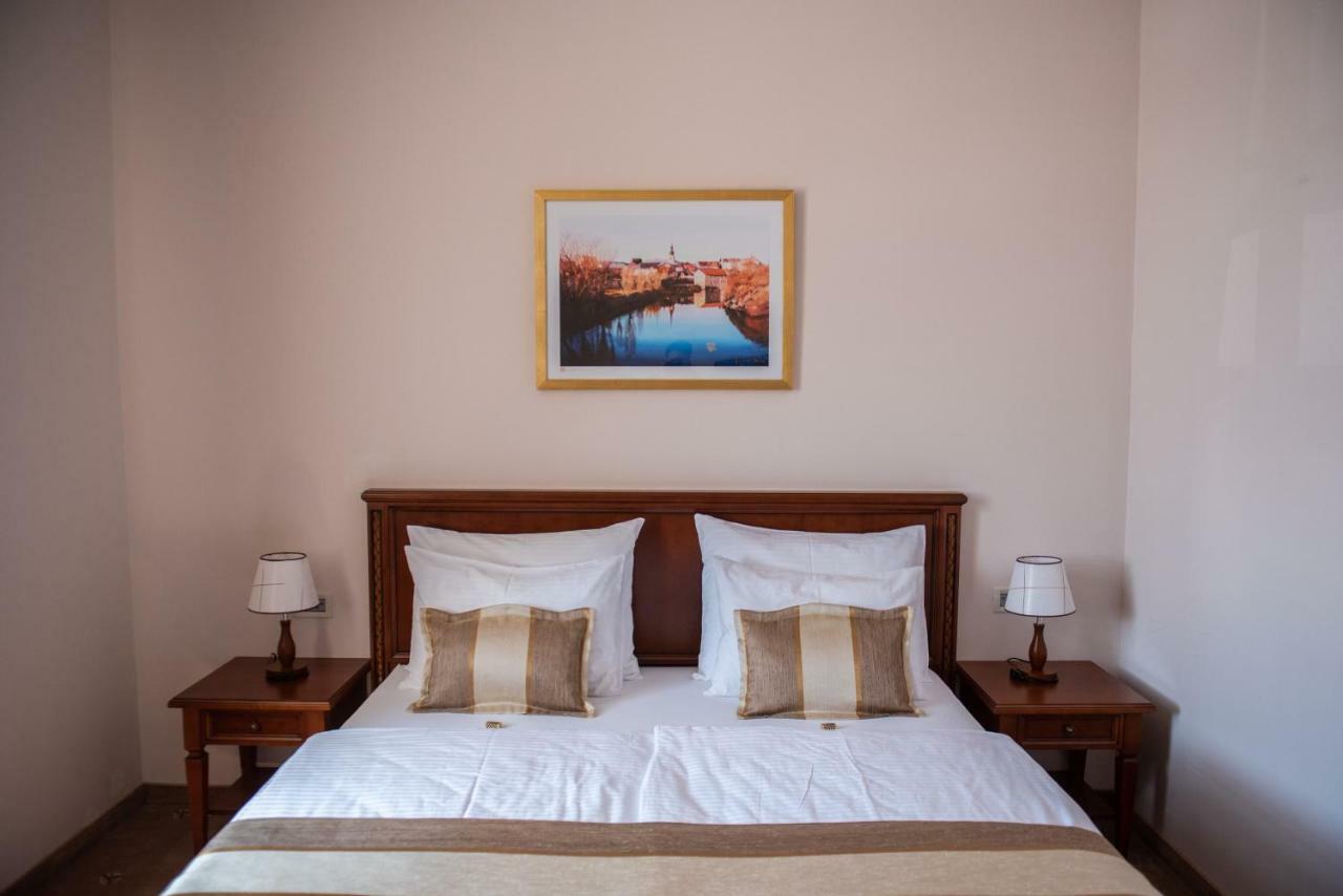 Hotel Stara Lika Госпич Экстерьер фото